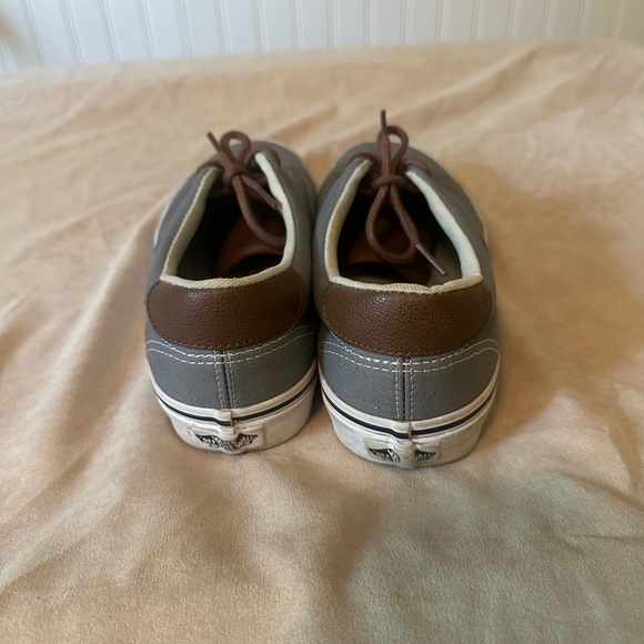 Vans - Picture 3 of 7